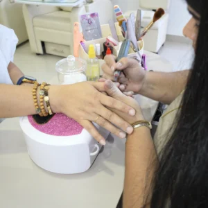 Manicure y pedicure tradicional